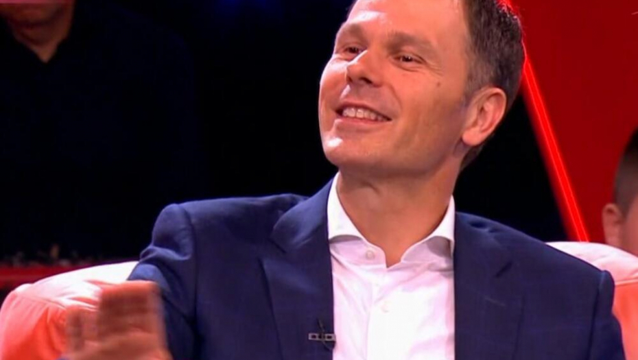 SINIŠA MALI JE SINOĆ OTKRIO KOJI IZGOVOR KORISTI KAD SE PREDSEDNIKU NE JAVI RANO UJUTRU Samo ovo može da upali!