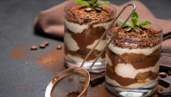TIRAMISU U ČAŠI ZA PRAVO ZADOVOLJSTVO Gotov za 15 minuta, a idealan za iznenadne goste