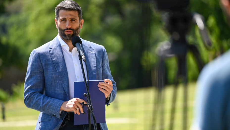 ŠAPIĆ PONOVO GRADONAČELNIK, A EVO KO JE NJEGOV ZAMENIK Odbornici Skupštine grada Beograda juče glasali i izabrali