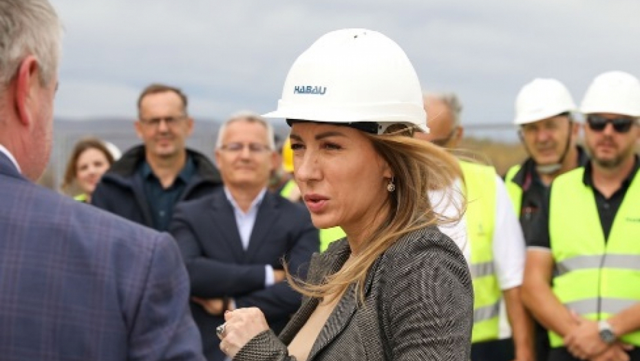 MINISTARKA ĐEDOVIĆ ODGOVORILA FRUSTRIRANOJ OPOZICIJI Lako je stajati sa strane i kritikovati, ali je građanima najvažnije šta je urađeno!