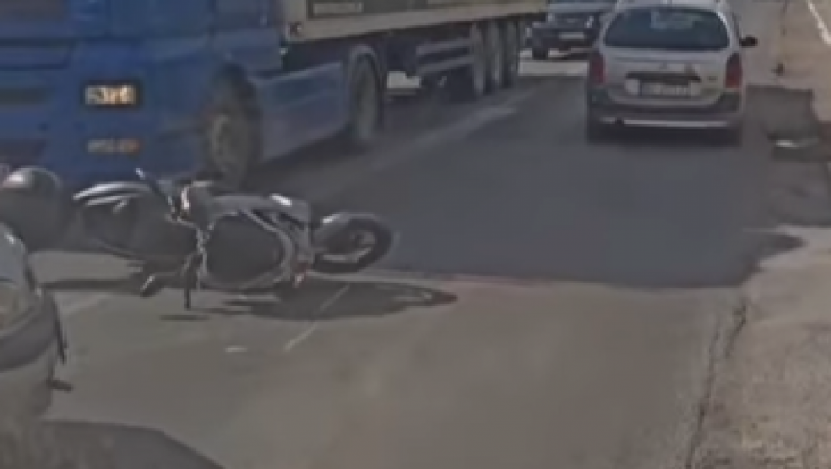 POKOŠEN MOTOCIKLISTA Udes na Zrenjaninskom putu (VIDEO)