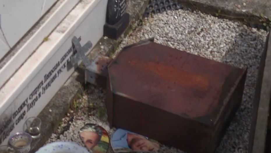 SEKTAŠI OSKRNAVILI SRPSKO GROBLJE NA KOSMETU Otac Srđan: "Na jednom od grobova je izvršena neka vrsta rituala" (VIDEO)