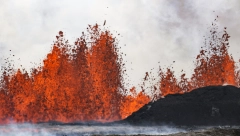 PROGLAŠENO VANREDNO STANJE Lava šiklja iz vulkana na Islandu (FOTO/VIDEO)