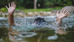 TRAGEDIJA KOD LAJKOVCA Brat (14) potonuo, sestra skočila za njim, pecaroš je uspeo da spasi jedno od njih