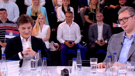 "BILO JE 3 UJUTRU.... POSLE 5 MINUTA ME PREDSEDNIK ZOVE IZ NJUJORKA" Brnabić ispričala anegdotu vezanu za Vučića