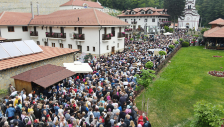 Tradicionalno okupljanje naroda na praznik Sv. Zosima i Jakova čudotvoraca Tumanskih