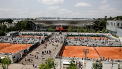 POLICIJA UPALA USRED NOVAKOVOG TRENINGA Provera bombe na Rolan Garosu