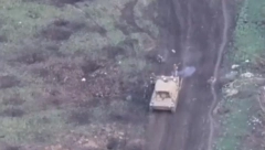 RUSI IZLETELI IZ TENKA I DIGLI ROV U VAZDUH Užasan snimak iz Novomihajlovke: Napadli su svoje vojnike (VIDEO)