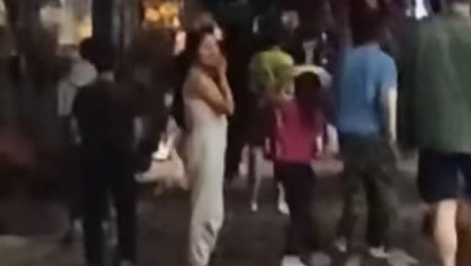 JEZIVA TUČA U SKADARLIJI! Turisti snimali i komentarisali kao fudbalsku utakmicu