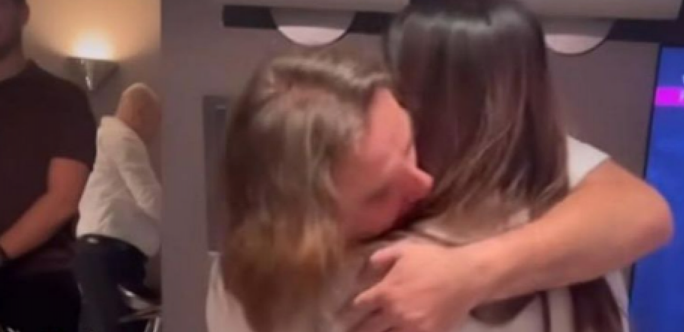 TORTA NA TRI SPRATA, SVE PRŠTI OD LUKSUZA! Jedan detalj na rođendanu Željka Mitrovića svima privukao pažnju!