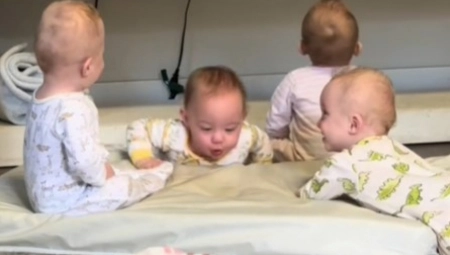 LJUDI, ŠTA TO RADE OVE BEBE? Majka zatekla četvorke u sobi i zanemela od šoka!