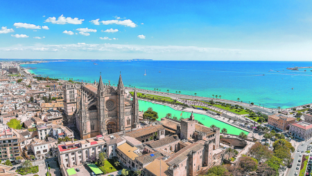 NEUSPEŠNA BORBA PROTIV MASOVNOG TURIZMA Španija imala rekordnu turističku posetu