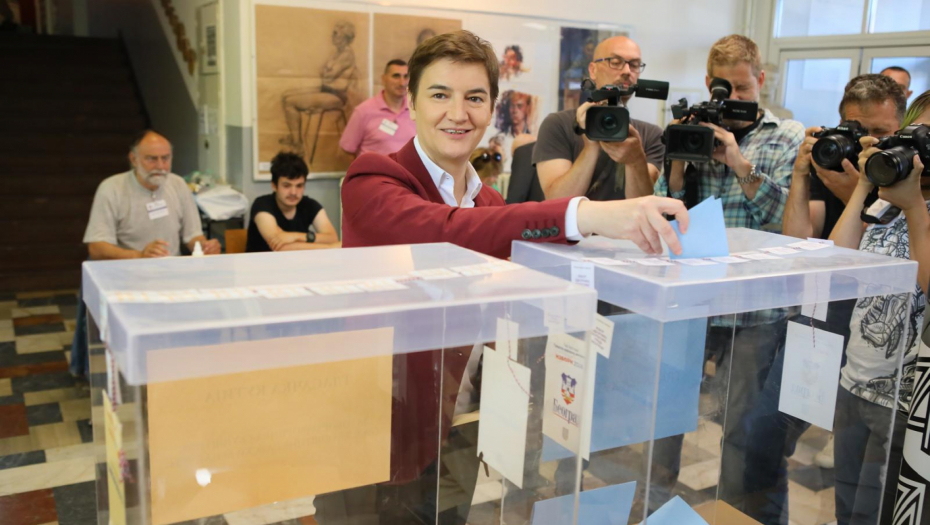 ANA BRNABIĆ IZAŠLA NA GLASANJE Predsednica Skupštine obavila svoju građansku dužnost (FOTO/VIDEO)