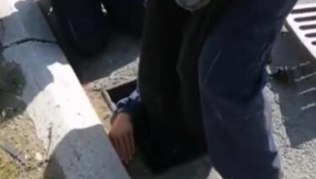 RADNIK UŠAO U ŠAHT DA IH SPASE "Polako, nemoj da ga povrediš..." (VIDEO)