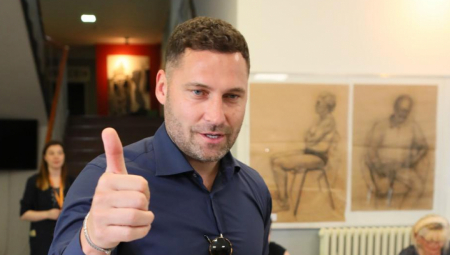 PRVO POJAVLJIVANJE TOŠIĆA NAKON SKANDALA SA SEVERINOM! Za dlaku izbegao susret sa Jelenom, obavio građansku dužnost