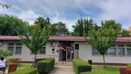 NOVINAR PORTALA 021.RS NAPAO BIRAČKI ODBOR Oteo izborni materijal i pokušao da spreči glasanje Miloša Vučevića! (VIDEO)