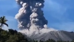 PLANINA EKSPLODIRALA, ZEMLJA NE MIRUJE NI SEKUNDU! Stravične erupcije poznatog vulkana, poslato hitno upozorenje! (VIDEO)