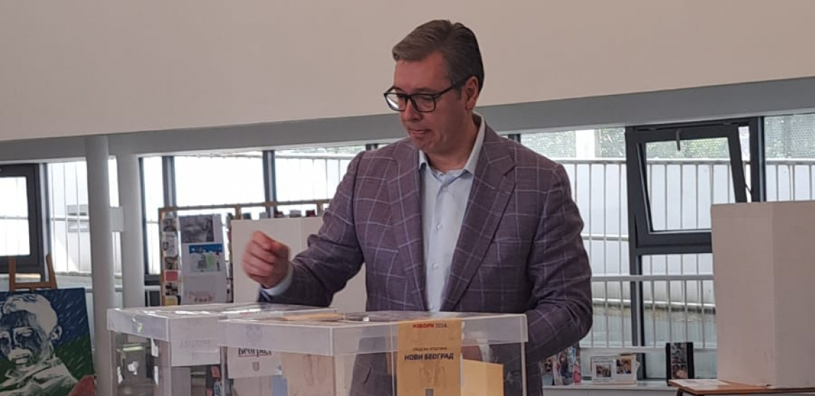 GLASAO ALEKSANDAR VUČIĆ! Predsednik Srbije iskoristio svoje građansko pravo na Novom Beogradu (FOTO)
