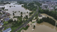 NAKON PAKLENE VRUĆINE, NEMAČKU ZADESILE POPLAVE! Bujica odnosila vozila, podrumi pod vodom!