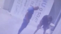 UŽAS! "Humanitarac" i "heroj" Miša Bačulov razvaljuje vrata novosadskog sajma! (VIDEO)