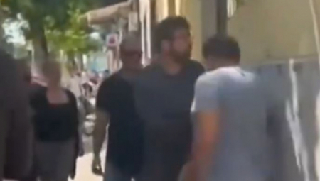 SILEDŽIJA! Radomir Lazović fizički sprečavao vlasnika lokala da odbrani svoju imovinu (VIDEO)