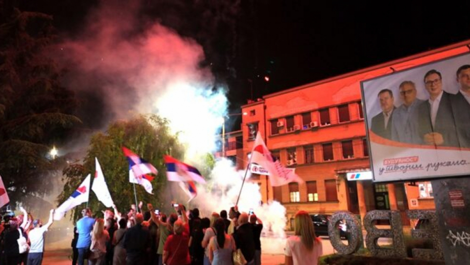PANČEVO NEOSVOJIVA JUŽNOBANATSKA TVRĐAVA: SNS veliku pobedu krunisao spektakularnim vatrometom