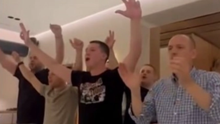 KOSOVO I TRI PRSTA! Vučić objavio snimak sa proslave: Moj sin Danilo i moja braća, živela Srbija!