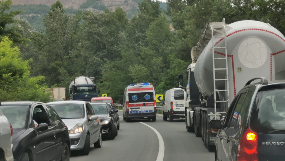 U MOJKOVCU PROGLAŠEN DAN ŽALOSTI! Otac i ćerka tragično nastradali u saobraćajnoj nesreći!