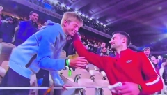 NOLE KAO SUPERHEROJ Klinci su najverniji Đokovićevi navijači u Parizu (FOTO)