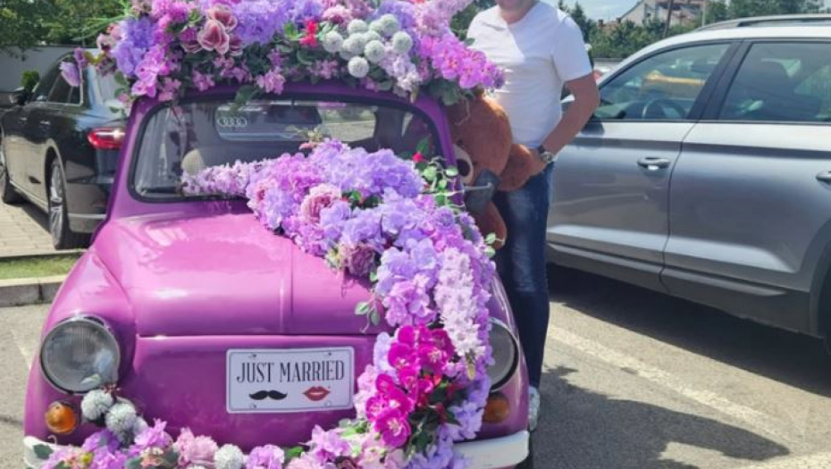 LJUBIČASTI FIĆA OSTAVIO SVE BEZ DAHA! Nesvakidašnja slika iz Novog Sada!