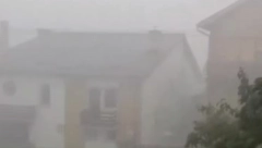 BRUTALNO NEVREME U BAČKOJ PALANCI Front sa zapada stigao u Srbiju, bije grad, vetar brije (VIDEO)