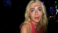 HIT NA DRUŠTVENIM MREŽAMA Devojka posle LUDE ŽURKE završila s ROGOM na glavi (VIDEO)