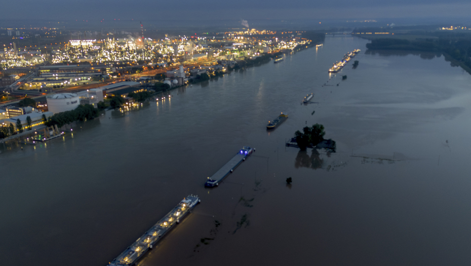 NIVO DUNAVA DOSTIGAO SKORO 10 METARA Drama u nemačkom gradu, NE RADE ŠKOLE