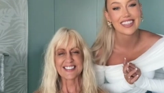 NOSE ISTU ODEĆU, SVI MISLE DA SU BLIZNAKINJE Ljudi ostanu u čudu kad shvate da su MAJKA I ĆERKA, evo koliko godina imaju (VIDEO)