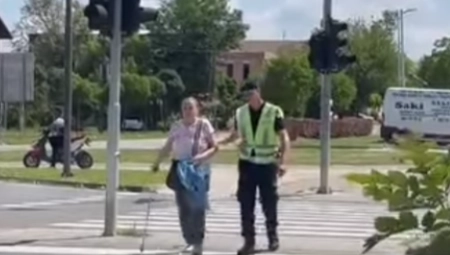 JOŠ SRPKINJE RAĐAJU JUNAKE! O novosadskom saobraćajcu svi bruje, svojim gestom zadao mnogima domaći zadatak! (VIDEO)