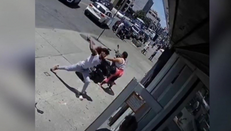 UDARIO PRODAVCA KACIGOM U GLAVU, A ONDA UGRIZAO POLICAJCA! Opšti haos, ne zna se ko koga napada!