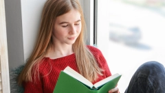 MOJA ĆERKA ČITA KNJIGE ZA ODRASLE Tata u ludilu zbog opasne navike svog deteta, otkrio šta ga najviše brine