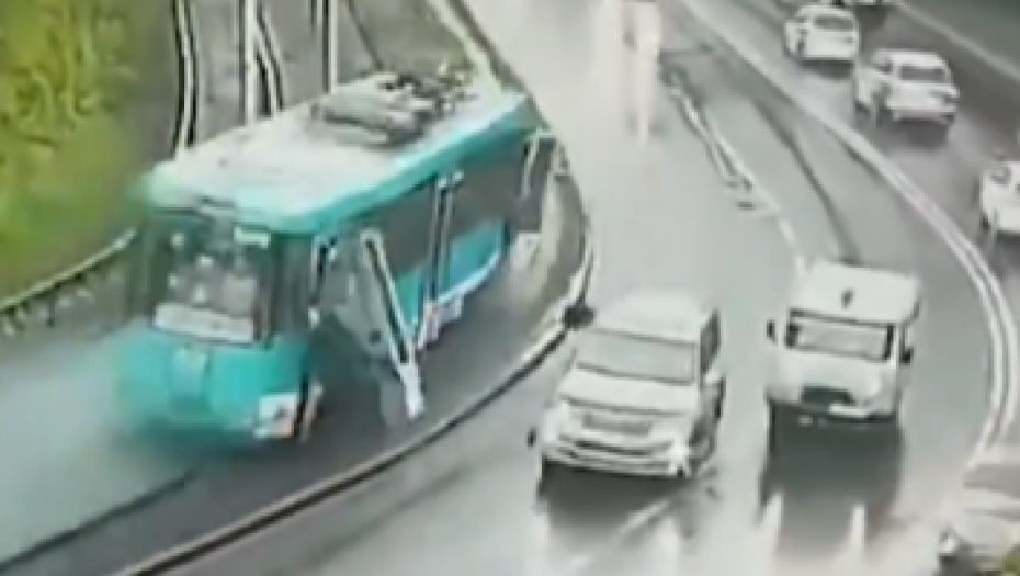 STRAVIČNA NESREĆA U RUSIJI U sudaru dva tramvaja povređeno više od 100 ljudi, ima i mrtvih (VIDEO)