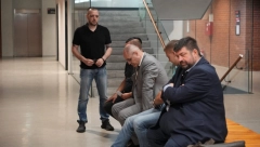 ZORAN MARJANOVIĆ DRASTIČNO SMRŠAO Sa sinom i bratom došao na suđenje, oni će danas ispričati šta znaju o ubistvu Jelene Marjanović (FOTO)
