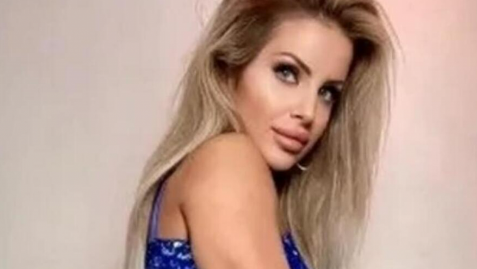 ISPUNJAVA ČUDNE FANTAZIJE MUŠKARCIMA Plavuša u gipsu zarađuje 5.000 evra zbog OVIH FETIŠA (FOTO)