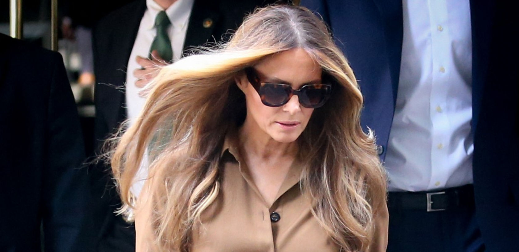 MELANIJA TRAMP SE OGLASILA PRVI PUT POSLE NEKOLIKO GODINA! Otkrila sve o pokušaju atentata na Donalda i kako joj je FBI upao u kuću!