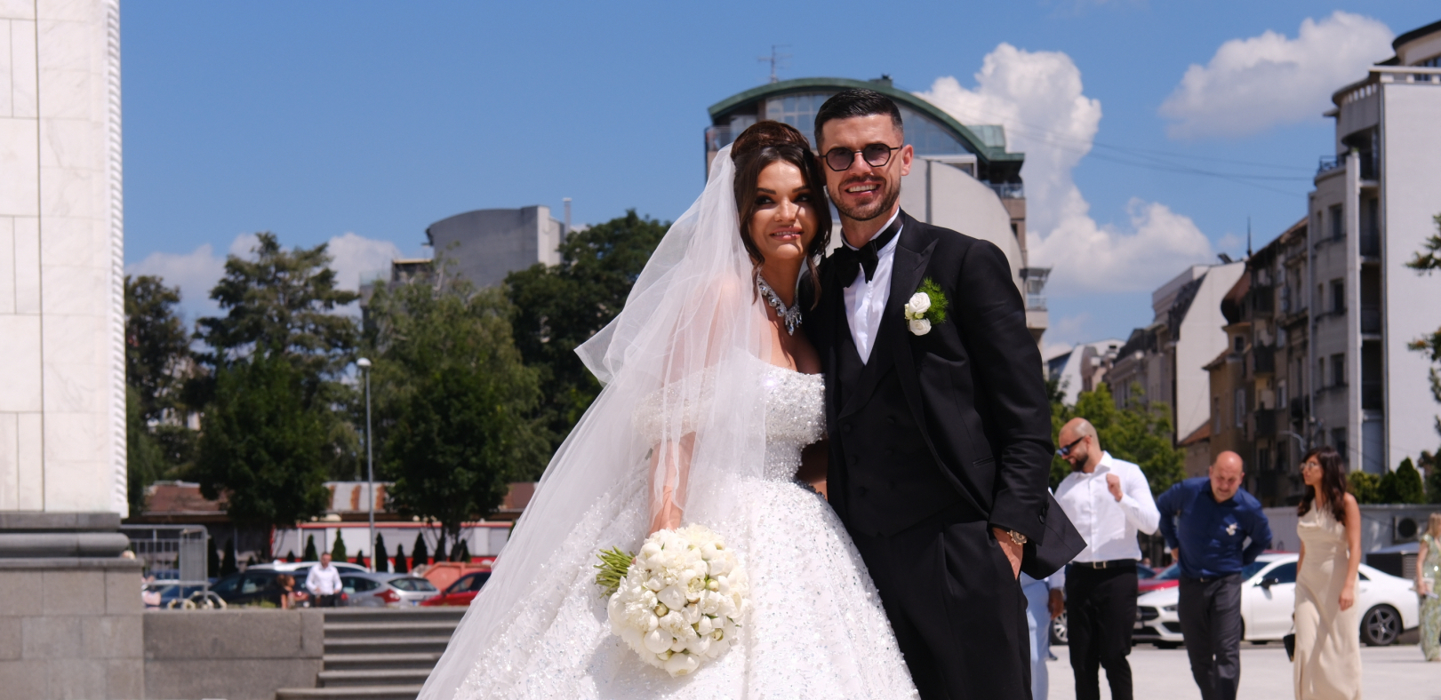 DRUGI DAN SVADBE TAMARE MILUTINOVIĆ I FUDBALERA! Blokirali autoput, besni džipovi sa svih strana!