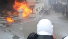 HAOS ISPRED ALBANSKOG PARLAMENTA Izbili nemiri, policija bacila suzavac