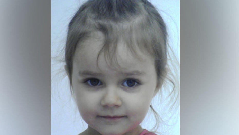DEVOJČICU (3) OTEO MAJCI IZ NARUČJA USRED BELA DANA: Jeziv slučaj uzdrmao SRPSKI KOMŠILUK! (FOTO)