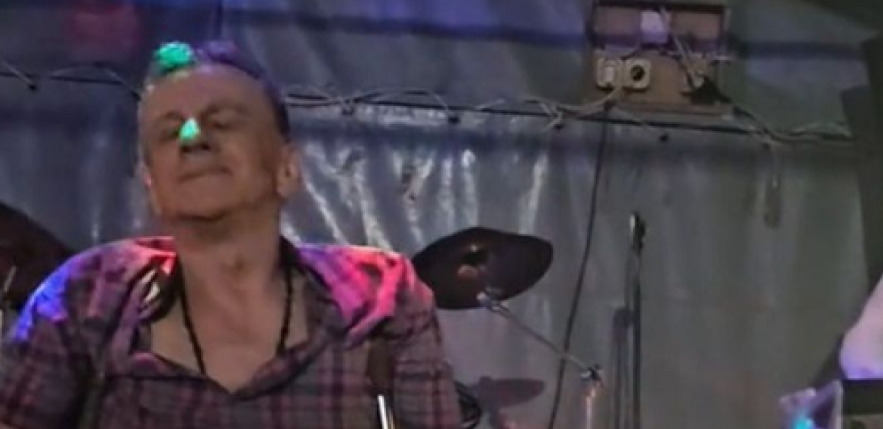 PEVAČ NA ŠTAKAMA PEVA ISPOD ŠATORA Nestao zbog teške bolesti, sada se pojavio posle 20 godina