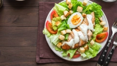 PILEĆA SALATA Lagani obrok koji dugo drži sitim za vrele letnje dane