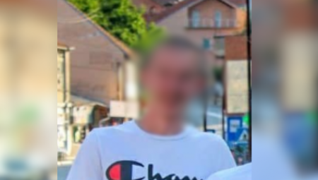 "ON JE MLAD, ROBIJAĆE ČITAVOG ŽIVOTA" Majka osumnjičenog za ubistva u Knjaževcu ceo dan kuka i plače
