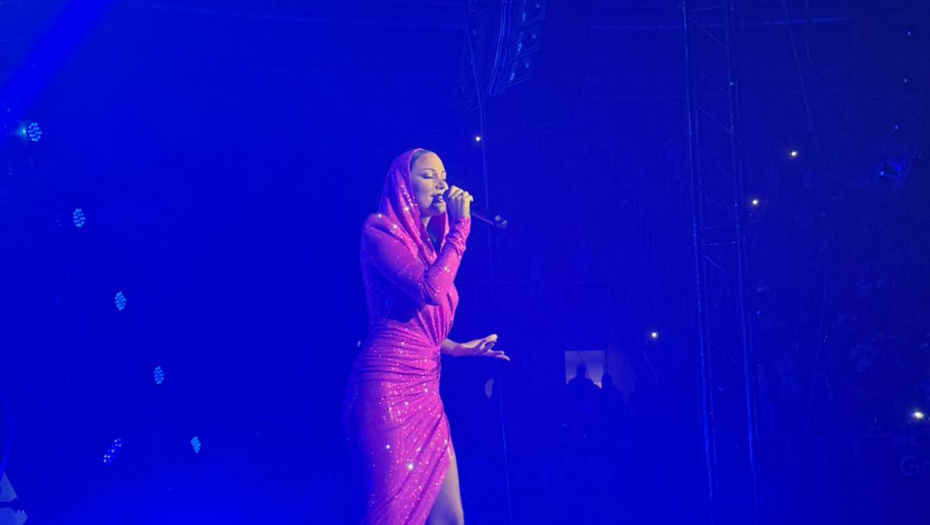 KOLAPS U ZADRU ZBOG ALEKSANDRE PRIJOVIĆ Održala koncert uprkos zabrani, a o njenom stajlingu svi pričaju, haos u dvorani!