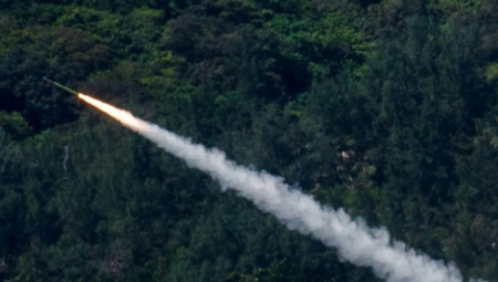 SNIMAK RUSKE RAKETE KRSTARI NEBOM: Objavljen zastrašujući snimak žestok ruski napad na Kijev