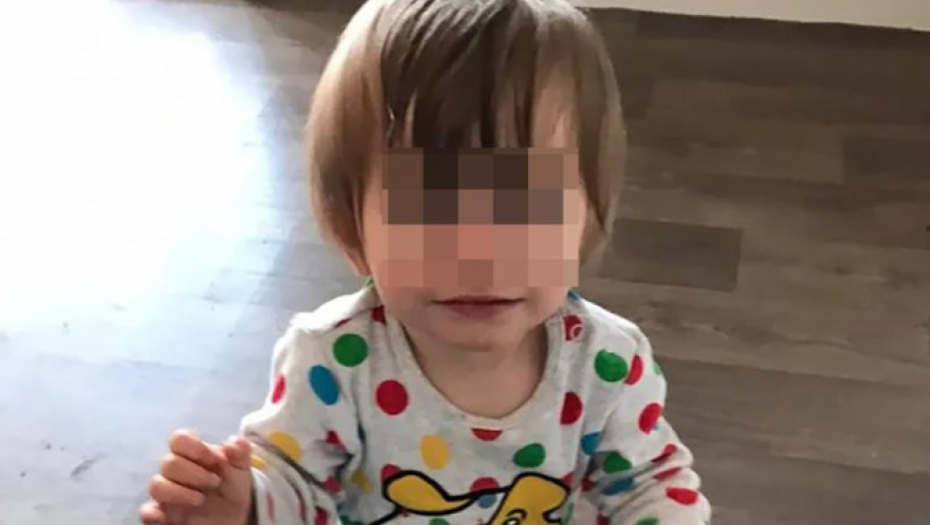 DEČAKA (2) SU NAŠLI PORED MRTVOG OCA Sklupčao mu se uz noge i tako umro u mukama, policajci plakali kad su videli prizor